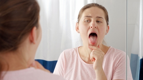 Langue, larynx, diaphragme : les muscles invisibles qu’il faut absolument entraîner pour mieux respirer, parler, avaler (et vivre mieux)
