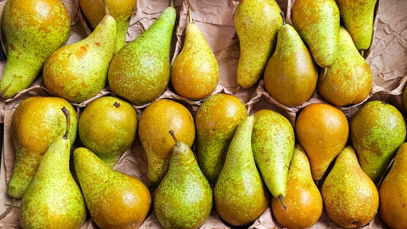 Faut-il manger la poire avec ou sans la peau ?