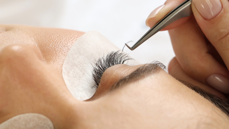 Est-ce que les extensions de cils sont dangereuses pour la santé ?