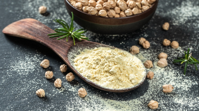 La farine de pois chiche : bienfaits, calories et utilisation en cuisine