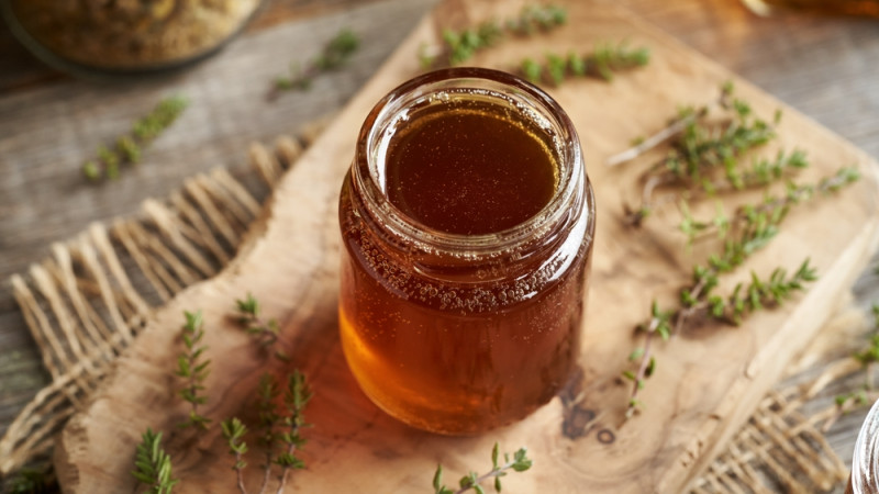 Le sirop de thym : bienfaits, calories et utilisation en cuisine