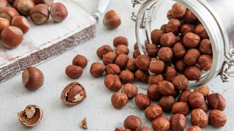 Le sirop de noisette : bienfaits, calories et utilisation en cuisine