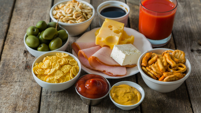 Quels aliments augmentent le sodium dans le corps ?