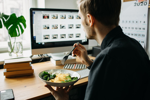 10 recettes rapides pour une journée en télétravail : manger bien sans quitter son écran trop longtemps