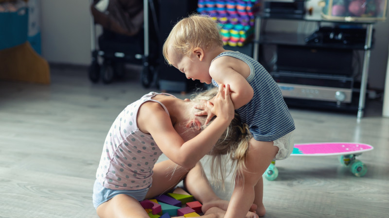 Comment réagir quand mes enfants se disputent ?