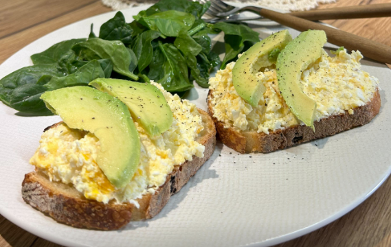 Recette de Feta eggs ou oeufs à la feta au four