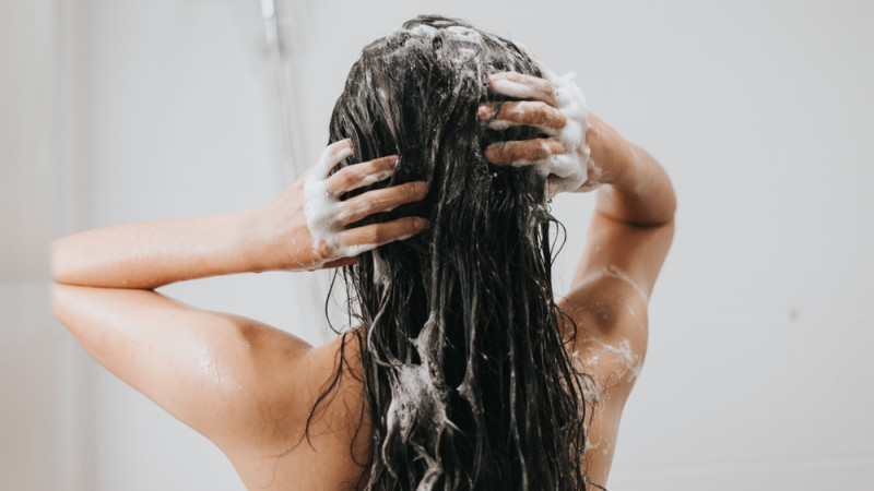 Faut-il se laver les cheveux tous les jours ?