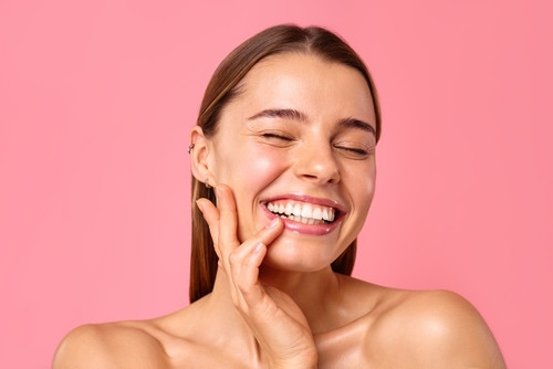  Le « Blush stacking », la technique pour sculpter votre visage et qui remplace le contouring