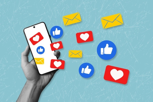 Hypnocratie : Ce phénomène qui vous rend manipulable à l’ère des réseaux sociaux
