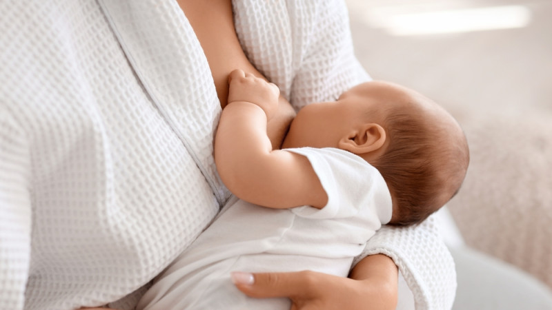 Quand arrêter d’allaiter bébé à la demande ?