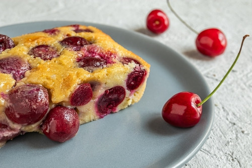 Recette de clafoutis aux cerises : le dessert français qui sent bon l’été