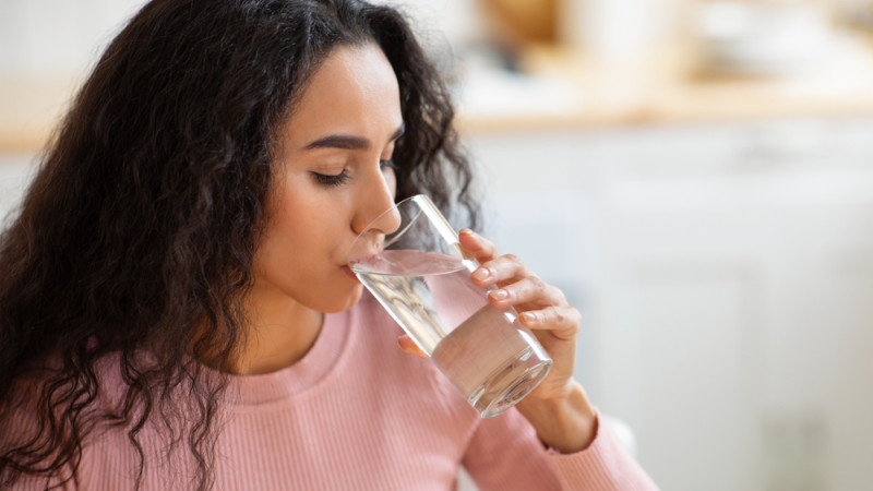 Dois-je boire plus d’eau lorsque je prends un diurétique ?