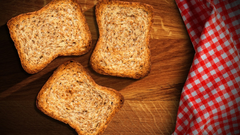 Quel est le plus calorique : pain ou biscotte ?