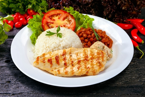 L'ordre des aliments à table : comment une simple astuce peut aider à contrôler votre poids