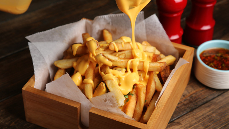 Comment faire une sauce cheddar pour accompagner des frites ?