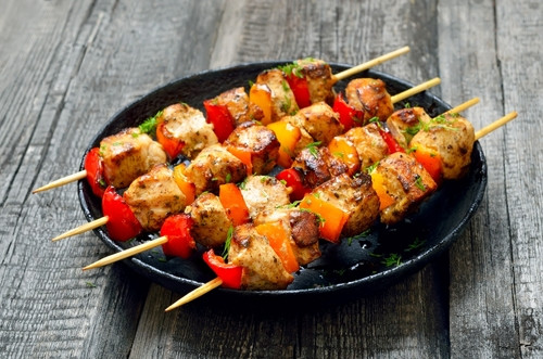 Les 5 viandes de grillade les moins caloriques : faites-vous plaisir au barbecue sans culpabiliser