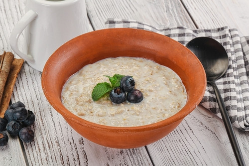 10 recettes au lait d’avoine : légères, savoureuses et pleines de bienfaits
