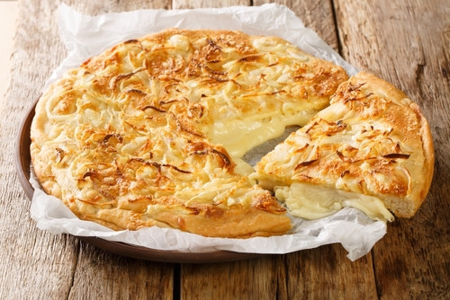 Recette de Fugazzeta : la pizza argentine aux oignons et au fromage