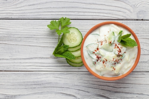 Recette de raïta indien : un accompagnement rafraîchissant et savoureux