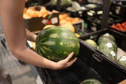 Pastèque parfaite : l’astuce des 2 doigts pour ne jamais se tromper au supermarché