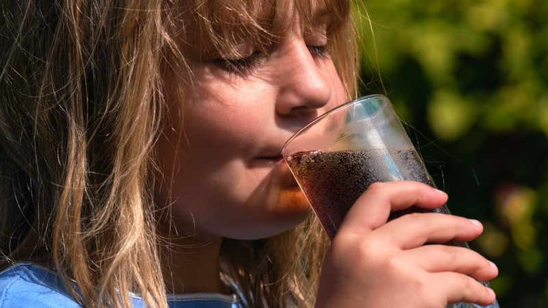 À partir de quel âge un enfant peut-il boire des sodas ?