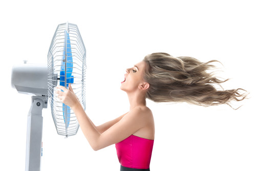 Canicule : des astuces de coiffure pour éviter les coups de chaud