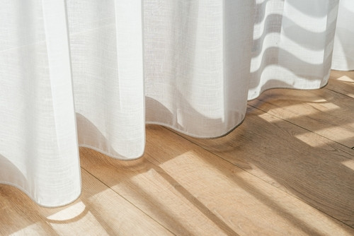 L'astuce simple avec vos rideaux pour bloquer la chaleur et garder votre intérieur frais