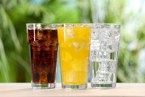 Les meilleures boissons sans calories pour calmer une fringale 