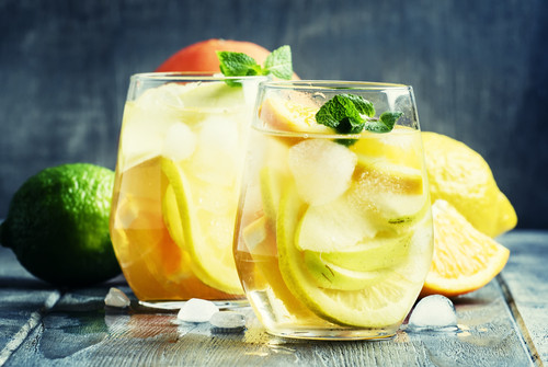 Recette de sangria blanche : un cocktail rafraîchissant pour l'été