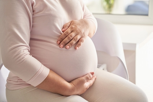 "Grâce aux menus CROQ spécial grossesse, j’ai appris à mieux manger pour moi et mon bébé" – Le témoignage inspirant de Cécile