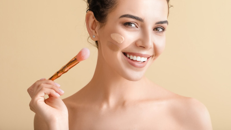 Comment bien choisir sa couleur de fond de teint ?