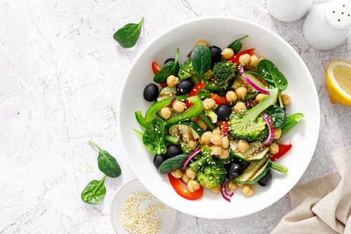 10 recettes d’été à base de pois chiches : fraîcheur, protéines et plaisir végétal