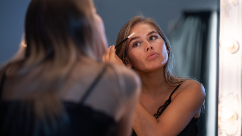 Comment gérer des sourcils clairsemés ?
