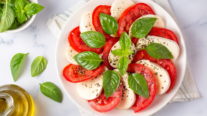 Quelle variété de tomates choisir pour une salade tomate-mozza délicieuse ?