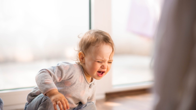 Laisser pleurer son enfant : bonne ou mauvaise idée ?