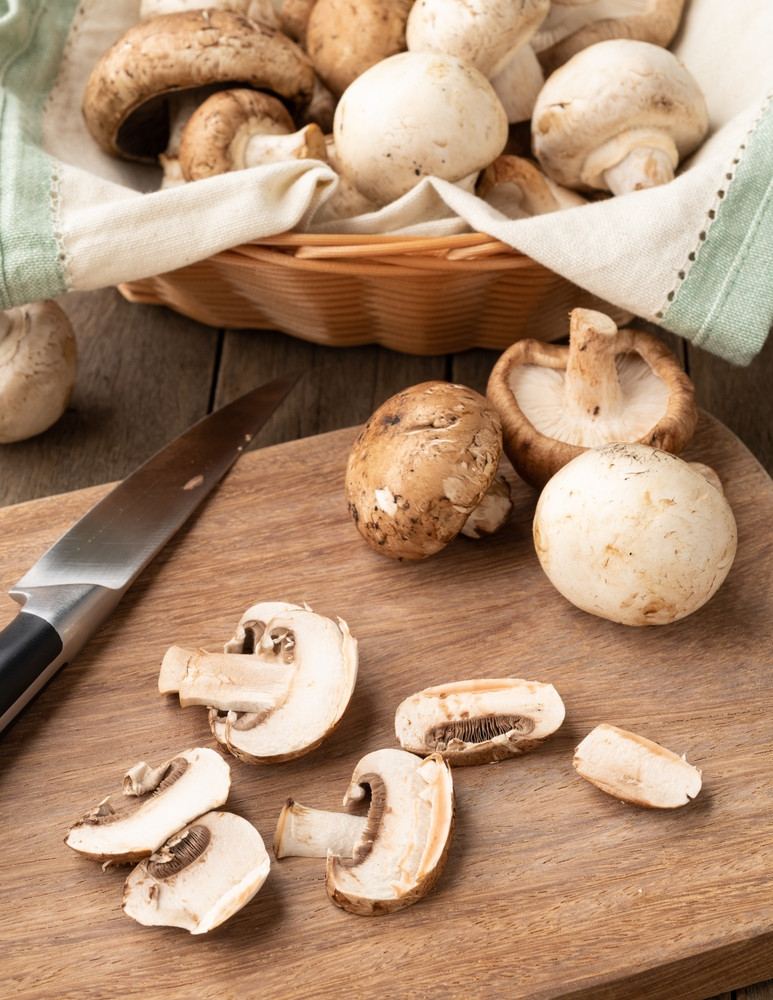 Champignons bruns ou blancs : lesquels privilégier ?
