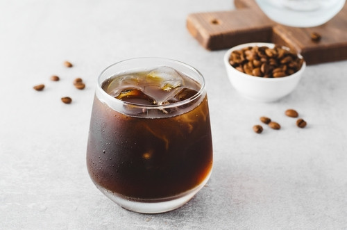 Espresso Tonic : la tendance estivale à la mode, est-elle vraiment bonne pour votre santé ?