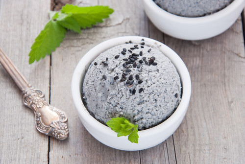 Recette de glace au sésame noir