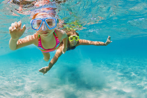 Peut-on bronzer ou attraper un coup de soleil dans l’eau ? 