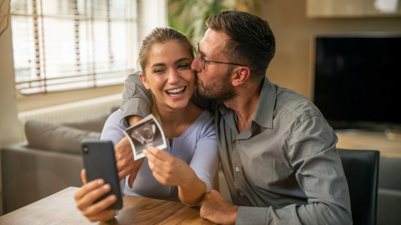 Comment annoncer sa grossesse à ses proches ?