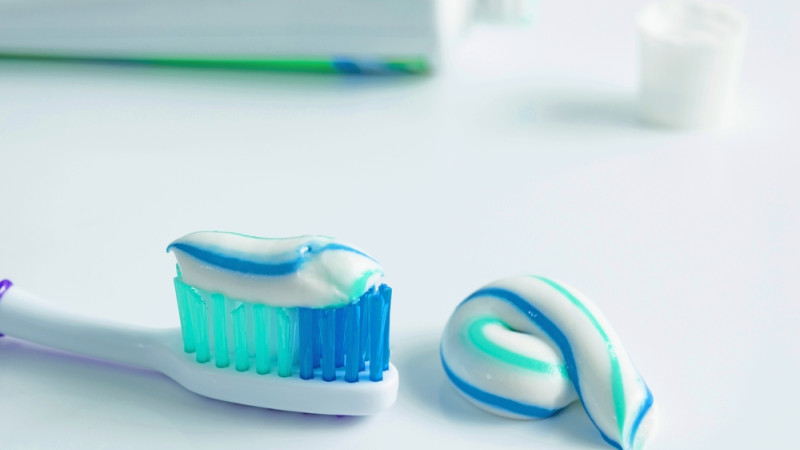 Ménage : ce que le dentifrice peut nettoyer