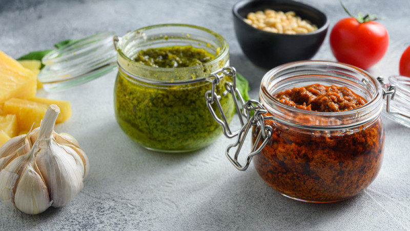 Pesto vert ou rouge : lequel est le moins calorique ?