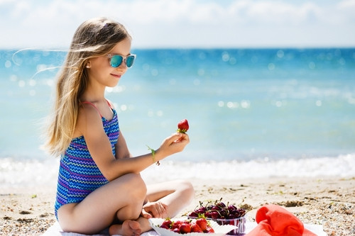 Attention cet aliment à éviter pour les enfants avant de sortir au soleil