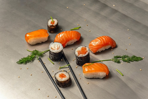Quelle est la différence entre sushi et maki ?