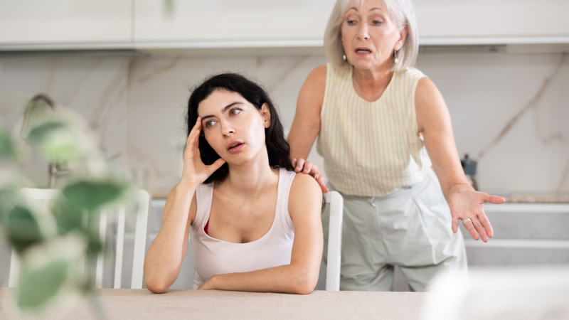 10 phrases de grand-mères qui agacent les mamans