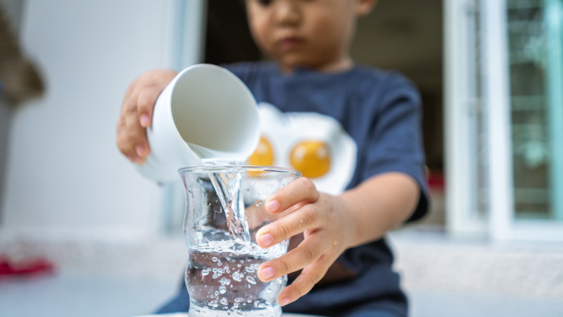 À partir de quel âge mon enfant peut boire de l’eau gazeuse ?