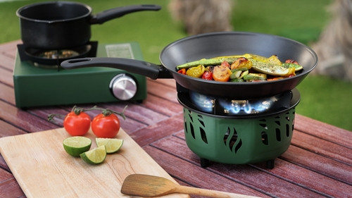 Comment cuisiner facilement au camping ? Astuces et idées pour se régaler sous la tente