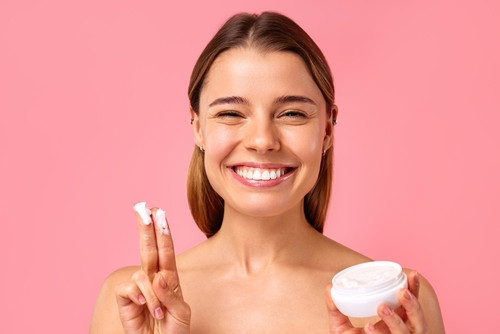 Comment appliquer de la crème solaire quand on est maquillé ?