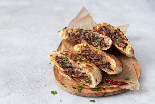 Recette d'arayes : pitas fourrés au kefta