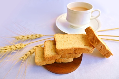 Est-il bon de manger des biscottes au petit-déjeuner ?